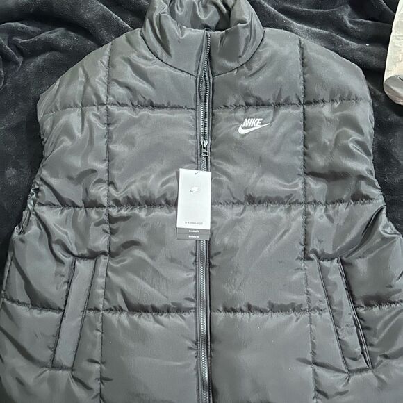 Women's Nike Sportswear Therma-FIT Synthetic Fill Vest Small (J) $110 MSRP - Picture 1 of 3